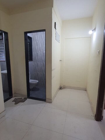 Room in 1 BHK Apartment at Sanghvi Evana, Worli – for Rent