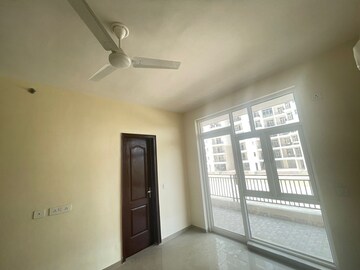 Room in 3 BHK Apartment at Omaxe Waterscapes, Gomti Nagar – for Sale