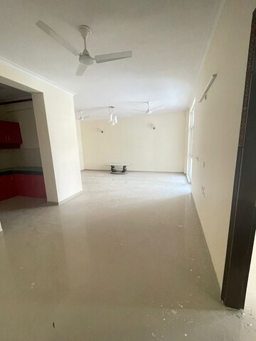 Room in 3 BHK Apartment at Omaxe Waterscapes, Gomti Nagar – for Sale