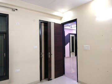 Room in 3 BHK Builder Floor at Niti Khand – for Rent