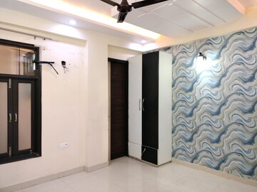 Room in 3 BHK Builder Floor at Niti Khand – for Rent