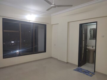 Room in 2 BHK Apartment at Gaurav Apartment Goregaon, Goregaon East – for Rent