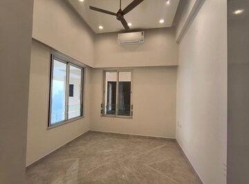 Room in 3 BHK Apartment at Indiabulls Sky Forest, Lower Parel – for Rent