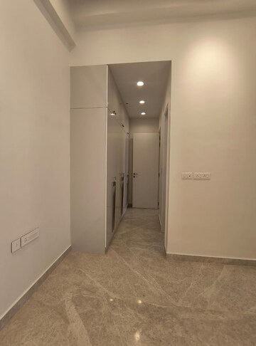 Room in 3 BHK Apartment at Indiabulls Sky Forest, Lower Parel – for Rent