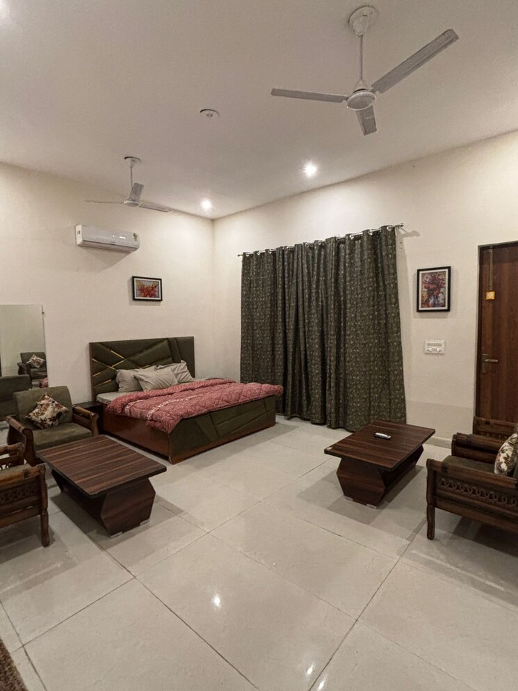 Living Room, sector 55 3.5 Bedroom 2050 Sq.Ft. Independent House In Sector 55 Noida 8250394
