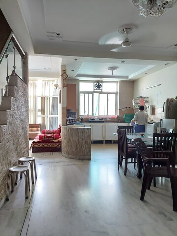 Living Room in 2.5 BHK Independent House at Sector 55 – for Rent