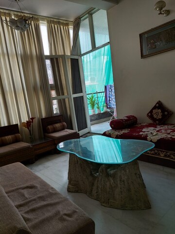 Living Room in 2.5 BHK Independent House at Sector 55 – for Rent