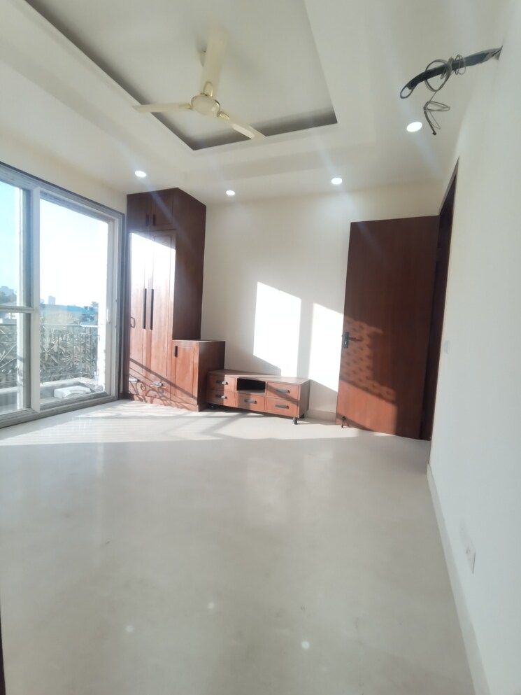 Room, mall-fifty-one 3 Bedroom 1750 Sq.Ft. Builder Floor In Sector 51 Gurgaon 8250592