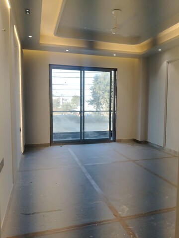 Room in 3 BHK Builder Floor at Mall Fifty One, Sector 51 – for Sale