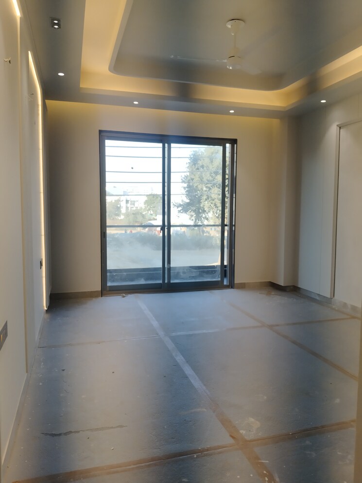 Room, mall-fifty-one 3 Bedroom 1750 Sq.Ft. Builder Floor In Sector 51 Gurgaon 8250592