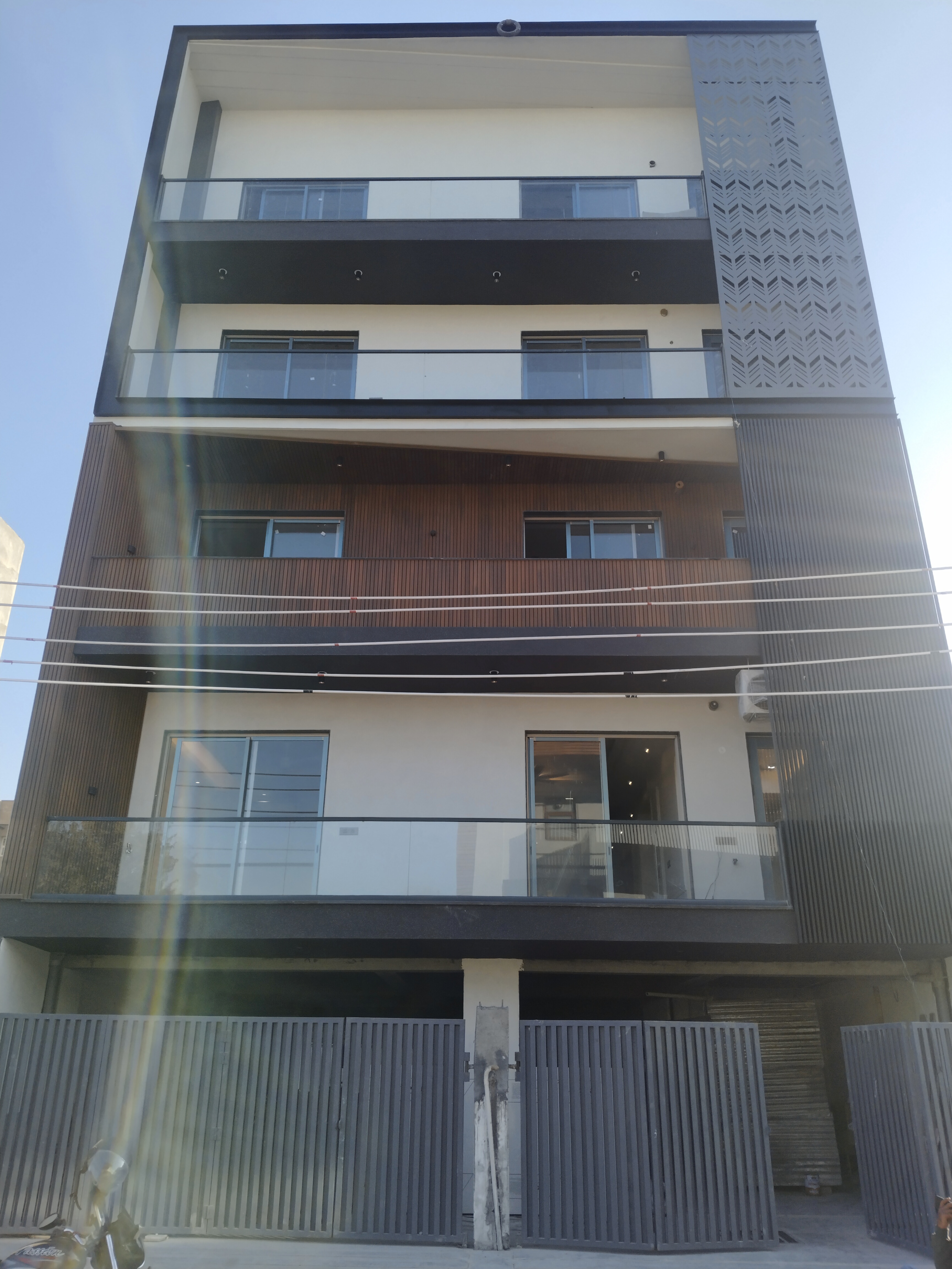 3 BHK + Pooja Room,Servant Room Builder Floor For Sale in Mall Fifty One