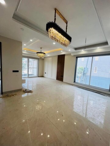 Room in 4 BHK Builder Floor at Aradhya Homes, Sector 67a – for Sale