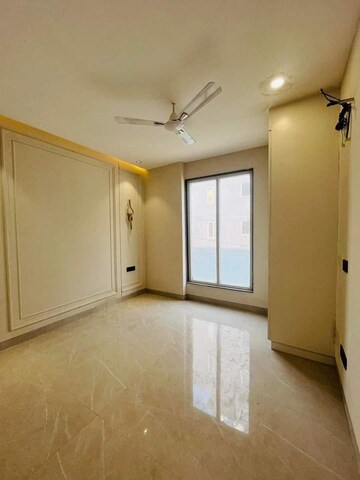 Room in 4 BHK Builder Floor at Aradhya Homes, Sector 67a – for Sale