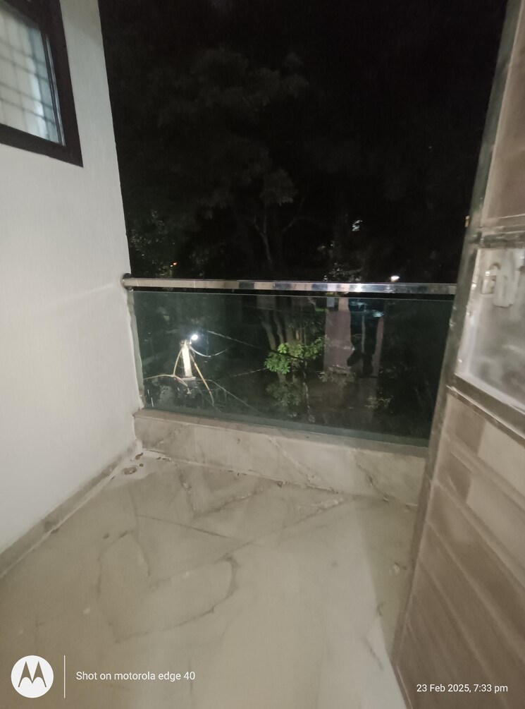 Balcony, mukherjee nagar 2 Bedroom 100 Sq.Yd. Builder Floor In Mukherjee Nagar Delhi 8250679