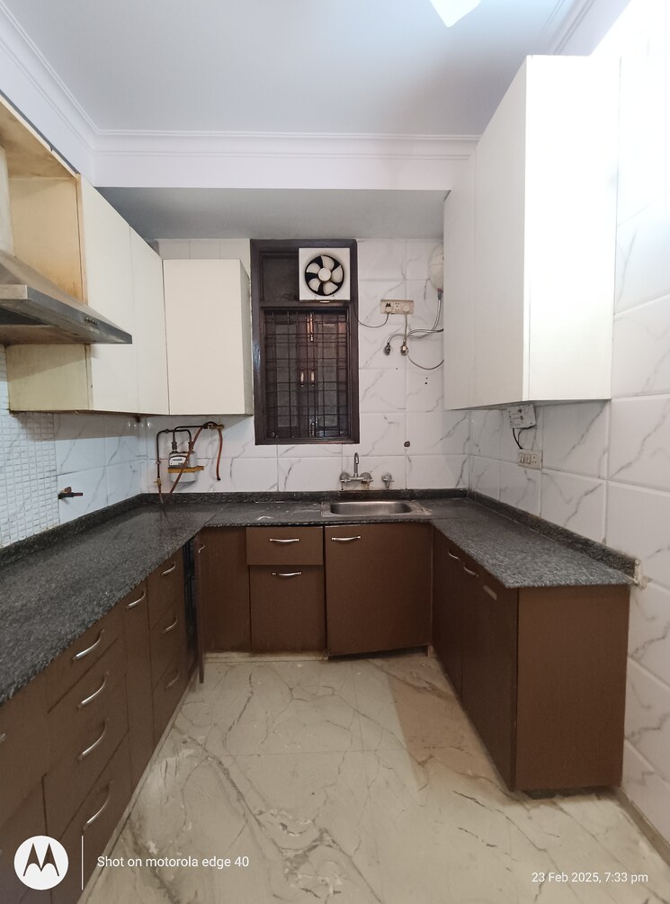 Kitchen, mukherjee nagar 2 Bedroom 100 Sq.Yd. Builder Floor In Mukherjee Nagar Delhi 8250679