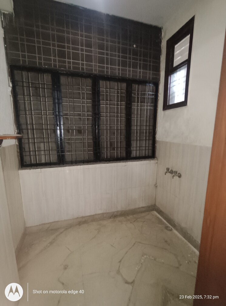 Other, mukherjee nagar 2 Bedroom 100 Sq.Yd. Builder Floor In Mukherjee Nagar Delhi 8250679