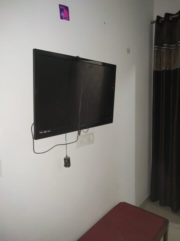 Room in 3 BHK Builder Floor at Dhakoli Village – for Rent