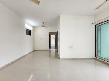 Room in 2 BHK Apartment at Lokhandwala Spring Grove, Kandivali East – for Rent