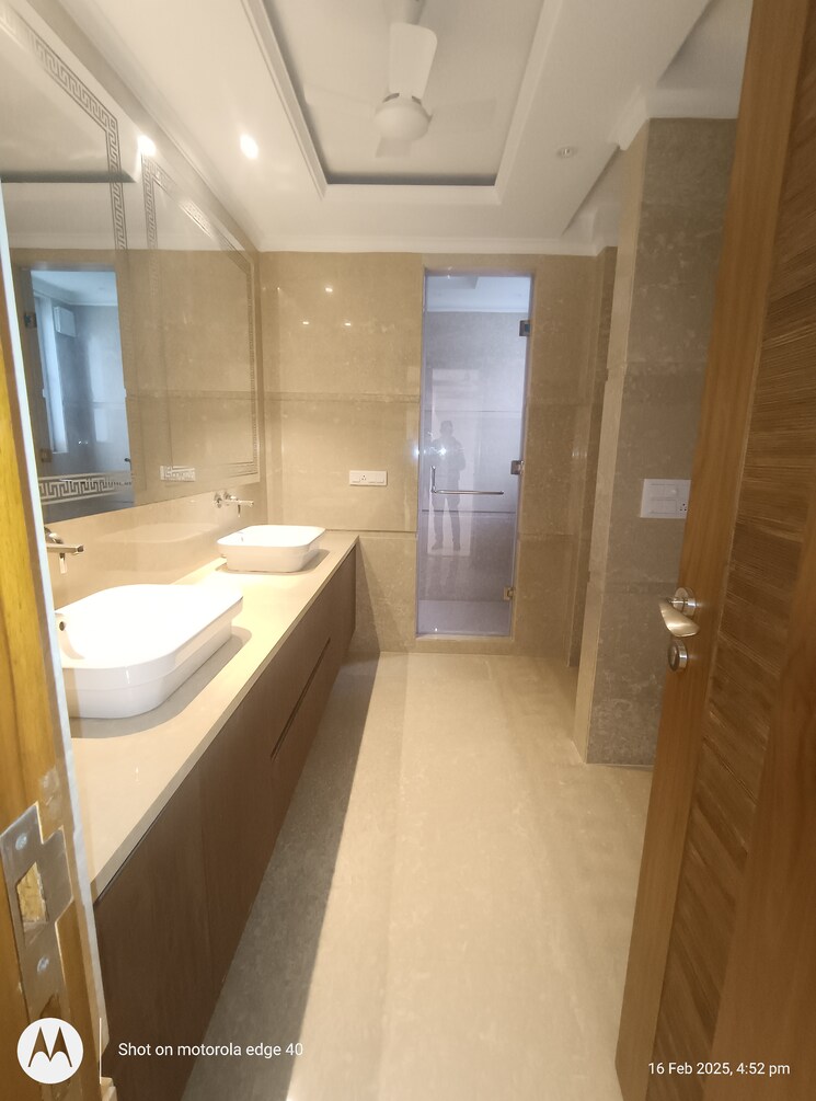 Attached Bathroom, greater kailash i 5 Bedroom 640 Sq.Yd. Builder Floor In Greater Kailash I Delhi 8250751