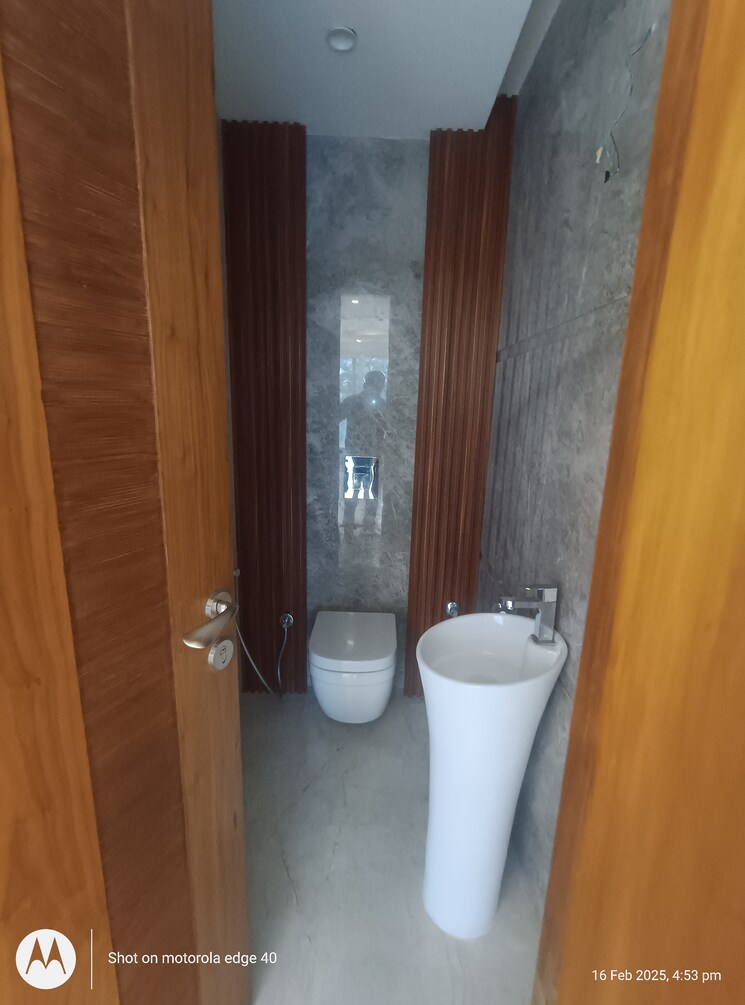 Attached Bathroom, greater kailash i 5 Bedroom 640 Sq.Yd. Builder Floor In Greater Kailash I Delhi 8250751