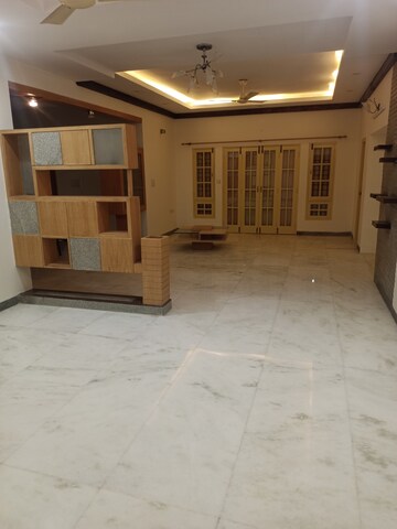 Room in 3 BHK Apartment at Begumpet – for Rent