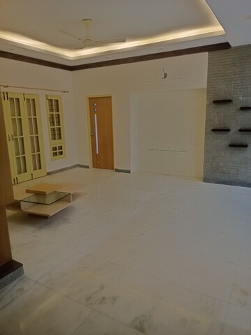Room in 3 BHK Apartment at Begumpet – for Rent