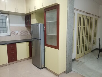 Room in 3 BHK Apartment at Begumpet – for Rent