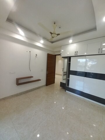 Kitchen in 4 BHK Apartment at Ireo Victory Valley, Sector 67 – for Rent