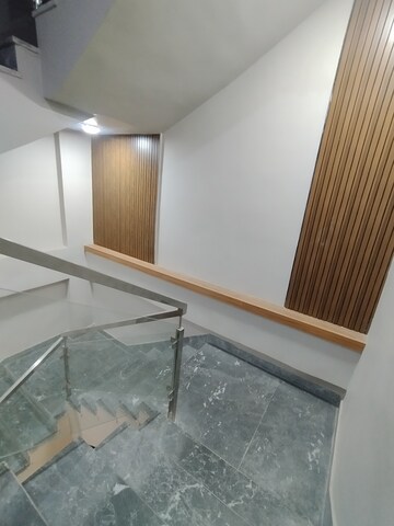 Room in 4 BHK Builder Floor at Sector 57 – for Sale