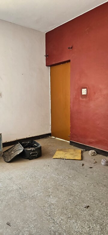 Room in 2 BHK Apartment at Dilshad Garden – for Rent