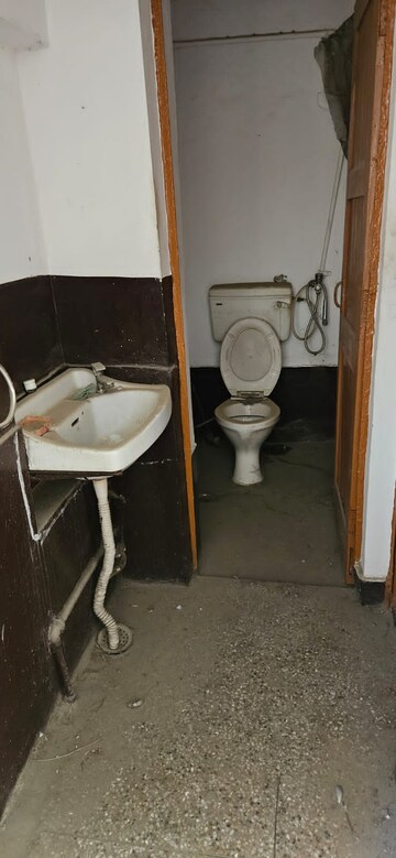 Bathroom in 2 BHK Apartment at Dilshad Garden – for Rent