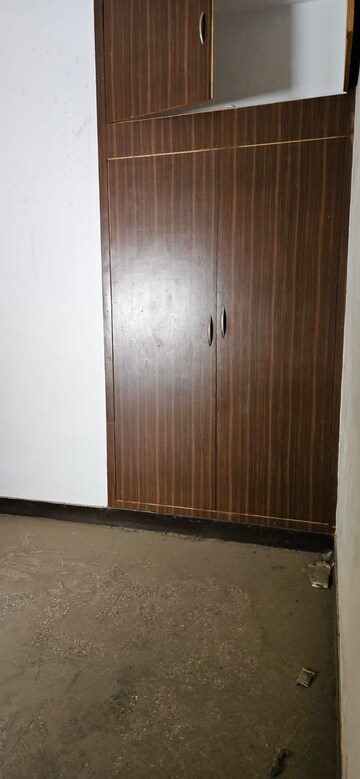 Room in 2 BHK Apartment at Dilshad Garden – for Rent