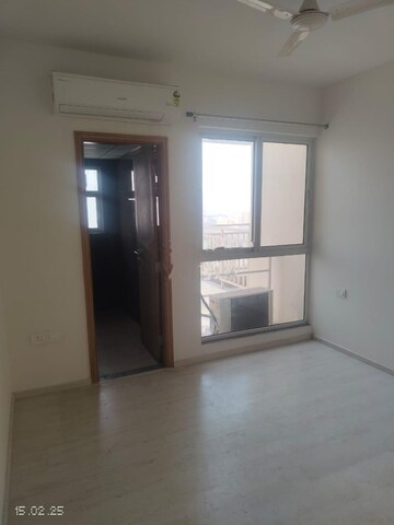 Room in 3 BHK Apartment at M3M Flora 68, Sector 68 – for Rent