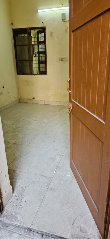 Bathroom in 2 BHK Apartment at Dilshad Garden – for Rent