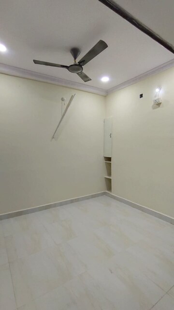 Room in 1 BHK Builder Floor at Somajiguda – for Rent