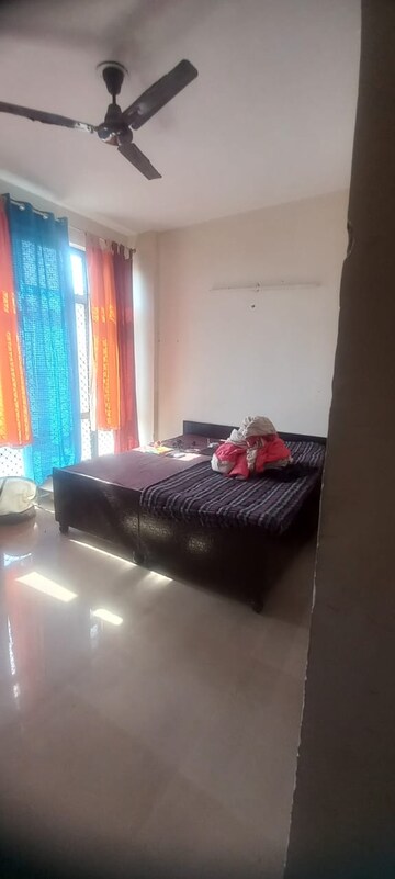 Room in 3 BHK Apartment at Vip Road – for Rent