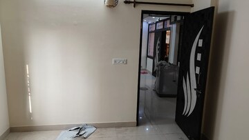 Room in 3 BHK Apartment at Sector 6, Dwarka – for Rent
