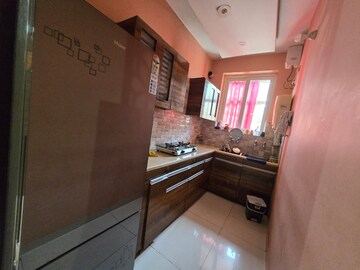 Furnished Amenities in 3 BHK Builder Floor at Guru Nanak Enclave, Dhakoli Village – for Rent