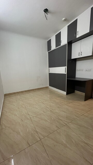 Room in 3 BHK Apartment at Geotech Pristine Avenue, Sector 16c Greater Noida – for Rent