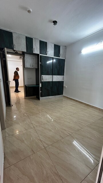 Room in 3 BHK Apartment at Geotech Pristine Avenue, Sector 16c Greater Noida – for Rent