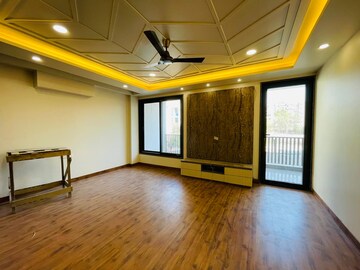 Room in 4 BHK Builder Floor at Vastu Apartments, Sector 55 – for Sale