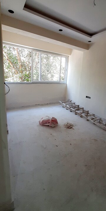 Room in 3 BHK Apartment at Sector 10 Dwarka – for Rent