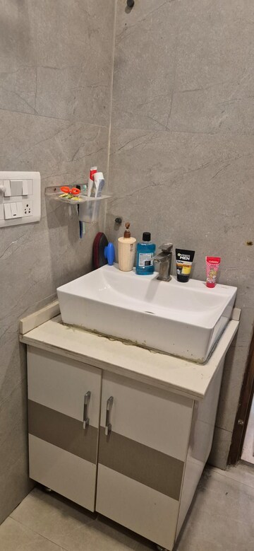 Team Area in 3 BHK Builder Floor at Sector 77 – for Rent