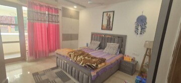 Bedroom in 3 BHK Builder Floor at Sector 77 – for Rent