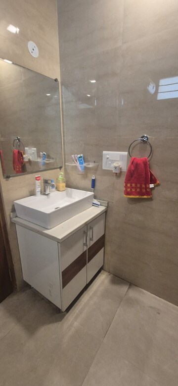 Team Area in 3 BHK Builder Floor at Sector 77 – for Rent