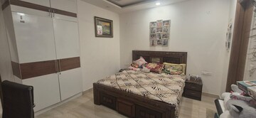 Bedroom in 3 BHK Builder Floor at Sector 77 – for Rent