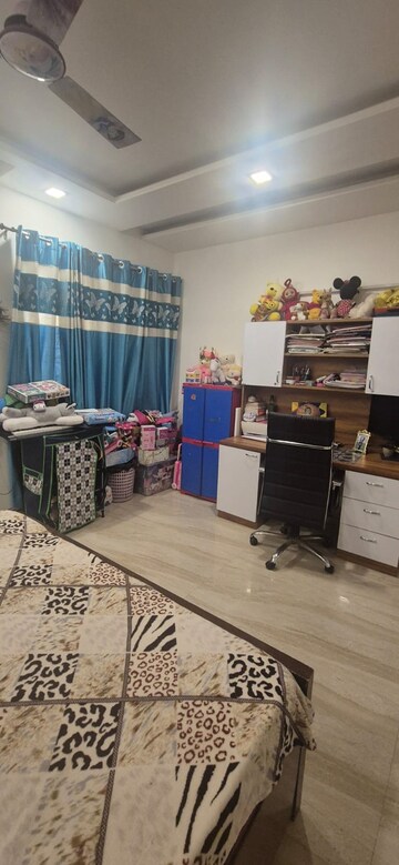 Team Area in 3 BHK Builder Floor at Sector 77 – for Rent