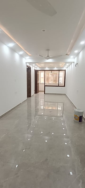 Room in 3 BHK Apartment at Sector 5, Dwarka – for Rent