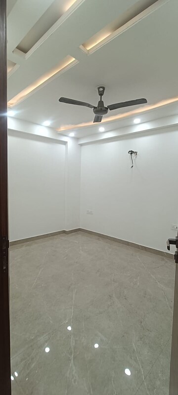 Room in 3 BHK Apartment at Sector 5, Dwarka – for Rent