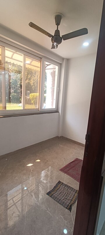 Room in 3 BHK Apartment at Sector 5, Dwarka – for Rent